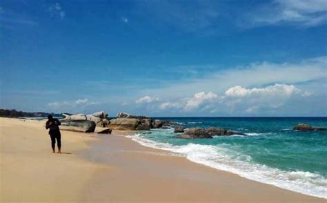 pesona pantai senggiling  pulau bintan