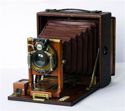 The first photo camera was created in 1816. | Vintage cameras, Antique ...