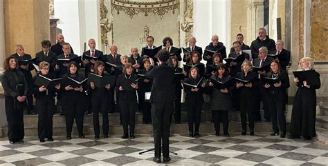 Il coro di Santa Cecilia compie 60 anni si esibirà per la messa dell