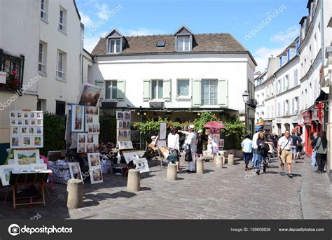 Montmartre artists, Paris – Stock Editorial Photo © smontgom65 #159608836