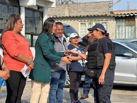 Alcaldesa Alma Reyes entregó útiles escolares e incentivos a elementos