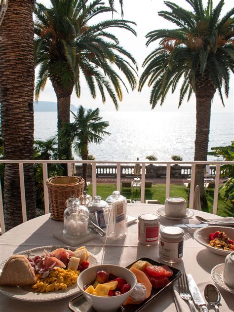 Checking in to 5-stars Grand Hotel Fasano in Lake Garda