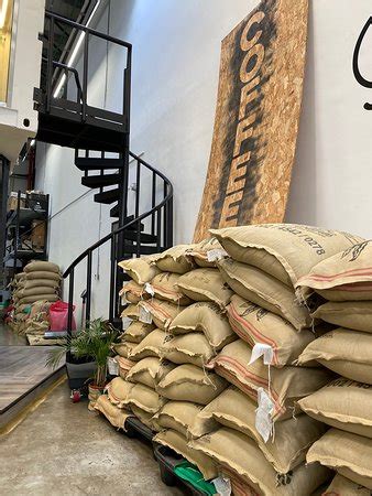 SEVEN FORTUNES COFFEE ROASTERS Dubái Zona industrial Al Quoz 1