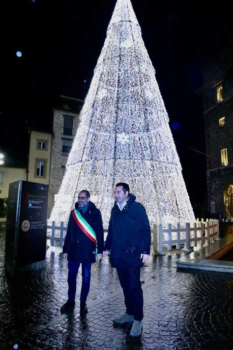 Consegnata La Stella D Oro E Accesa La Cometa Di Miranda Al Via A