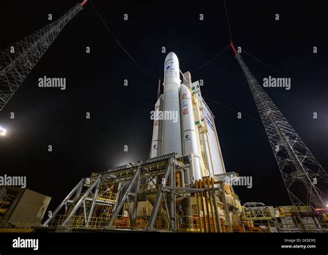 La Fusée Ariane 5 Darianespace Avec Le Télescope Spatial James Webb