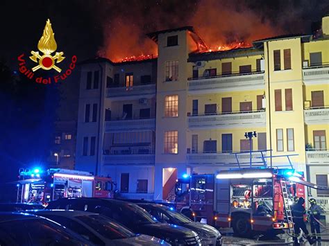 Maxi Incendio A Corsico Evacuato Intero Condominio VIDEO Il Notiziario