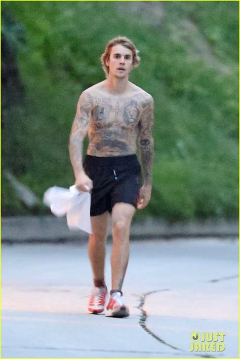 Justin Bieber Goes Shirtless For His Neighborhood Stroll Photo 4056121 Justin Bieber