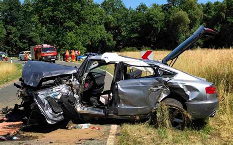 Zwei Lebensgef Hrlich Verletzte Schwerer Unfall Bei Bayreuth Auto