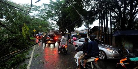 Hujan Es Dan Angin Kencang Terjadi Di Depok Merdeka