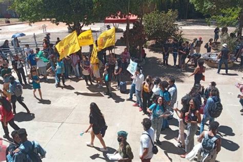 Estudantes Da Unb Protestam Contra Pre O Das Refei Es