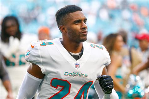 Dolphins CB Byron Jones alludes to retirement; cant' run or jump due to injures - Yahoo Sports