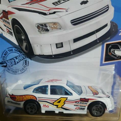 CARRINHO Branco HOT WHEELS Chevrolet CHEVY IMPALA Shopee Brasil