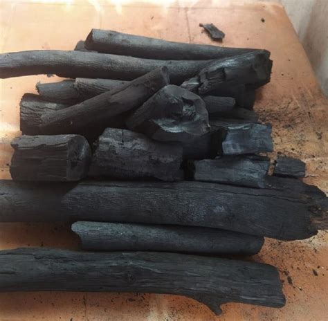 Food Industry Lump Black Wood Charcoal For Heating And Cooking