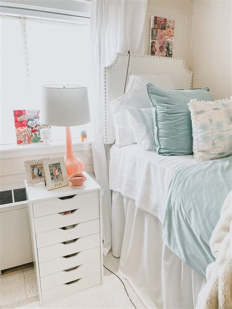 Dorm Room Decor Must Haves Vp Of Style Dorm Room Styles Dream Dorm