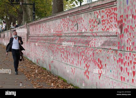 Londra Uk Ottobre Il National Covid Memorial Wall Sulla Riva