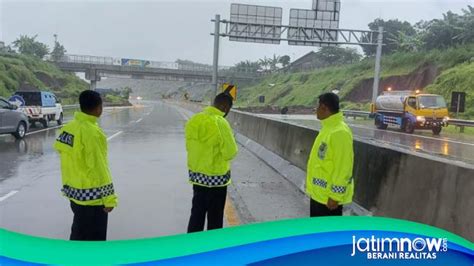 Foto Longsor Di Tol Pandaan Malang