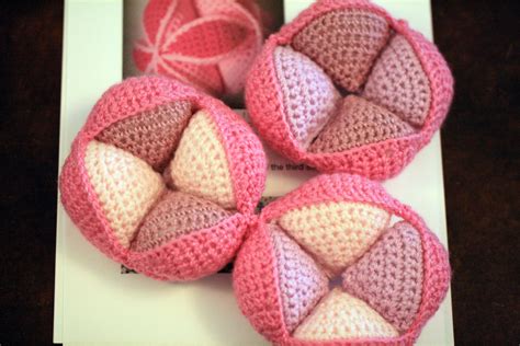 Cheerful Motifs Of Amish Puzzle Ball Crochet Pattern Mecrochet