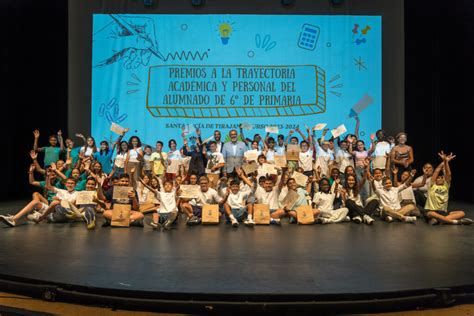 Una Treintena De Estudiantes Recibe El Premio A Su Trayectoria