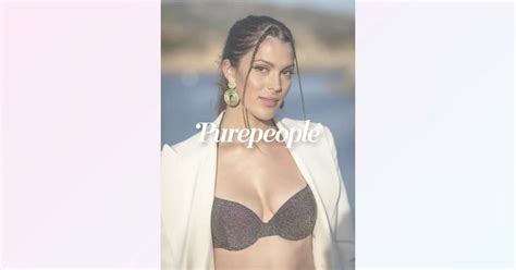 Iris Mittenaere incendiaire en bikini string vacances de rêve en