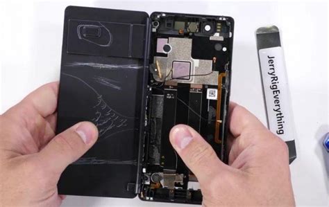 ZTE Axon M Teardown Reveals Dual Screen Secrets - SlashGear