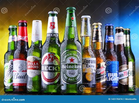 Botellas De Marcas Globales Famosas De La Cerveza Imagen De Archivo