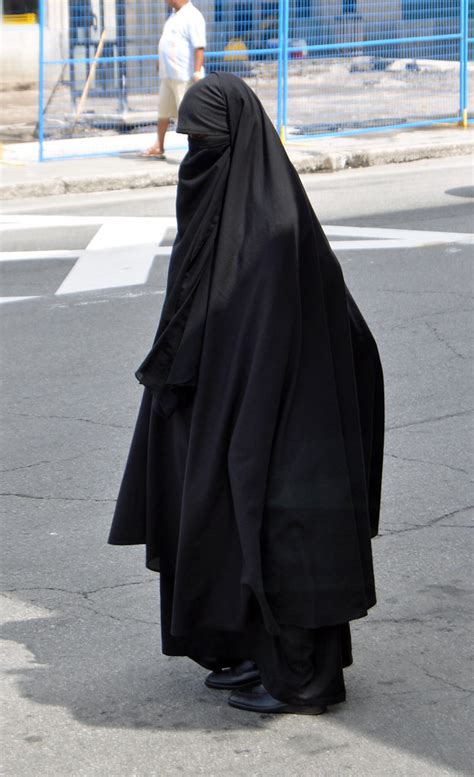 Muslim Woman Wearing Abaya And Niqab Park Extension Mont Flickr