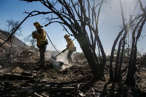 1,200-acre brush fire north of Ventura is 60% contained; evacuation ...