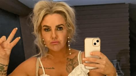 Bride Shares Hilarious After Wedding Selfie And People Are Praising