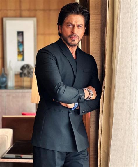 Shah Rukh Khan Looks Smoking Hot In All Black Outfit For Nmacc Opening