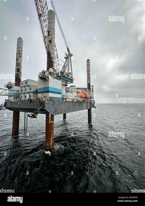 The Jack Up Barge JUB 115 Stock Photo Alamy