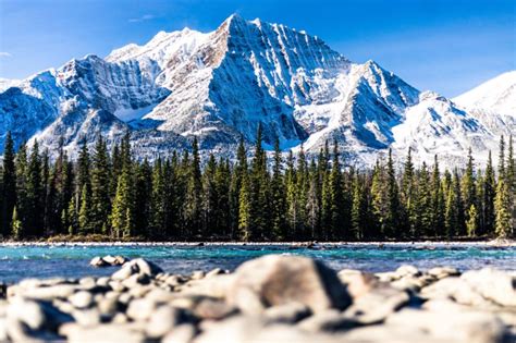 The Highest Mountains In Canada Including Stunning Photos Of Each Peak