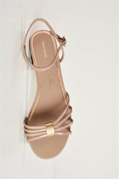 Buty nude na lato ponadczasowy wybór czy chwilowy trend