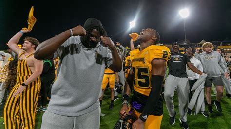 Kennesaw State Owls Get First Ever Fbs Victory In Huge Upset Win Over Liberty Flames Cnn