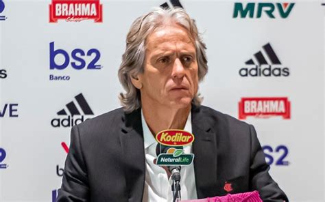 Jorge Jesus detona postura de jogadores do Botafogo e ironiza Não é