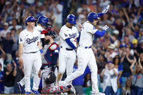 Freeman Hits Grand Slam In 8th Inning To Lift Dodgers To 4 1 Win Over Red Sox The Epoch Times