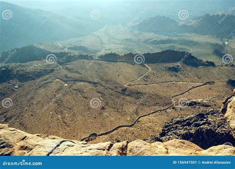 Estrada De Pedestres Da Montanha Para Enrolamento Vista A Rea Imagem