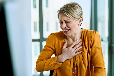 Síntomas de un ataque al corazón en mujeres Cómo puedo saber si lo