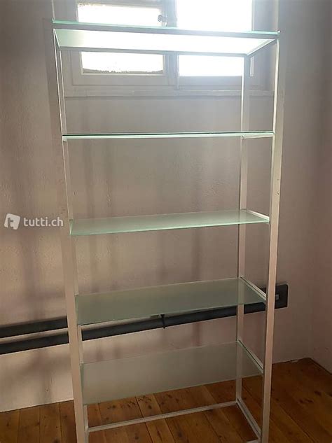 Regal Aus Aluminium Mit Ablage Aus Satinierte Glas Im Kanton St