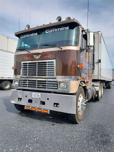 Still out here getting it done; '85 International cabover spotted at