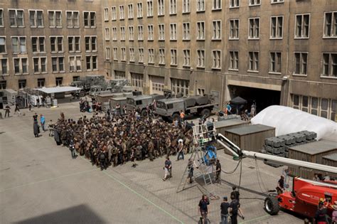 Mockingjay pt.2 - Behind Scenes - The Hunger Games Photo (39215260) - Fanpop