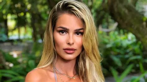 Yasmin Brunet Posa De Fio Dental E Tatuagem No Bumbum Rouba A Cena