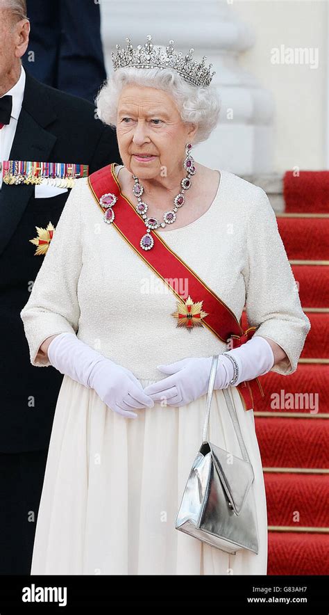 Queen Elizabeth II arrives for a state banquet hosted at the Schloss ...