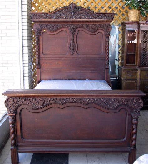 Gorgeous antique bed :) | Bed, Antique beds, Carpentry projects