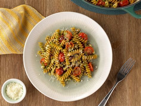 Barilla Legume Chickpea Rotini Pasta With Chicken Pesto And Oven Roasted