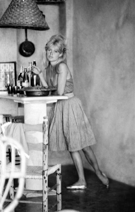 Brigitte Bardot D Couvrez Les Essentiels Mode De Sa Garde Robe Gala