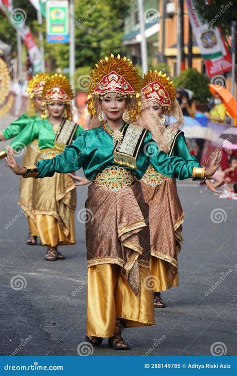 Zapin Melayu Dance from Riau at BEN Carnival. Editorial Image - Image ...