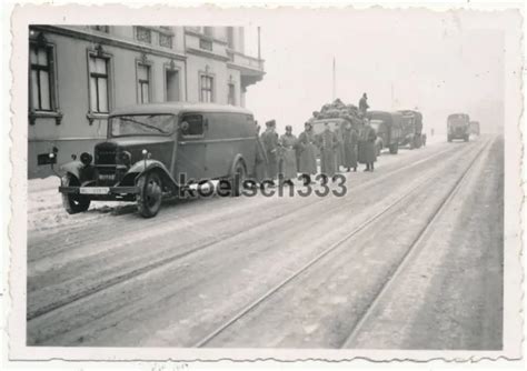 FOTO SOLDATEN DER Luftwaffe Hinter Einem Opel Blitz Kastenwagen LKW Im