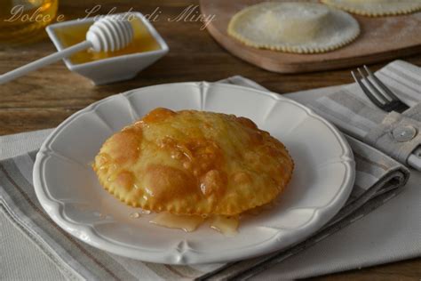 Seadas Ricetta Tipica Sarda Sfoglia Fritta Ripiena Di Pecorino