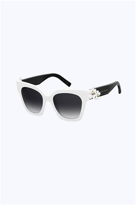 Marc Jacobs Daisy Square Sunglasses In White Black Sunglasses Square Sunglasses Square