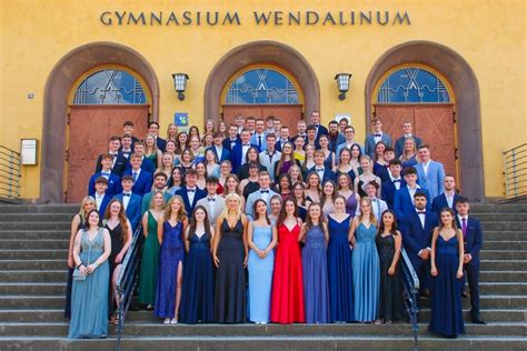 Abiturjahrgang Des Wendalinum Gymnasiums Gl Nzt Mit Bestnoten